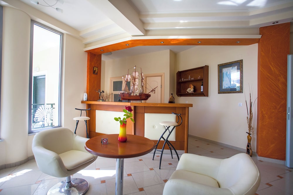 Loukas Hotel &amp; Apartments 30/50