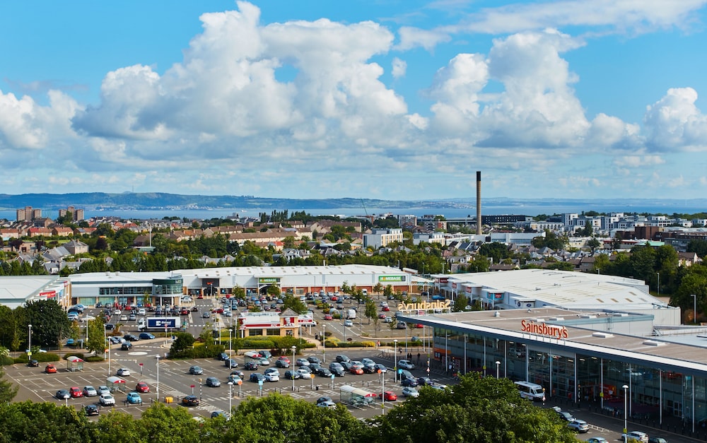 Holiday Inn Express Edinburgh City West 25/52