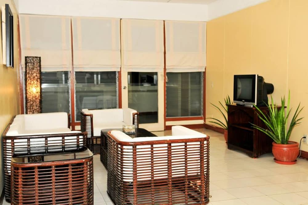 Matabungkay Beach Resort Hotel 35/65
