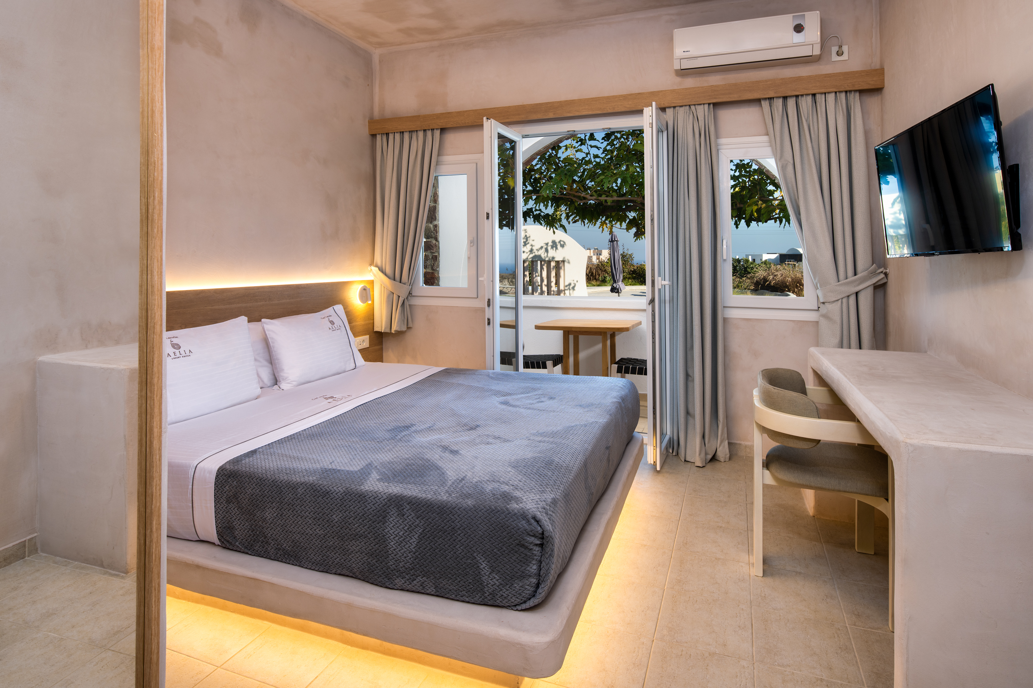 SUPERIOR, SUITE, POOL VIEW