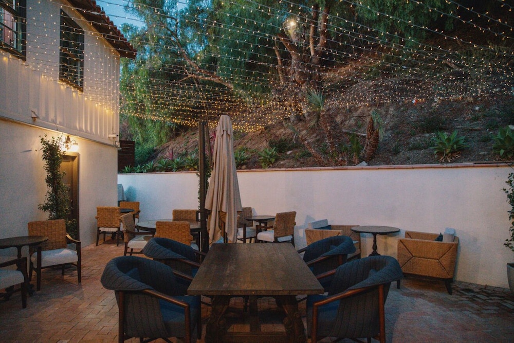 Capistrano Seaside Inn 38/50