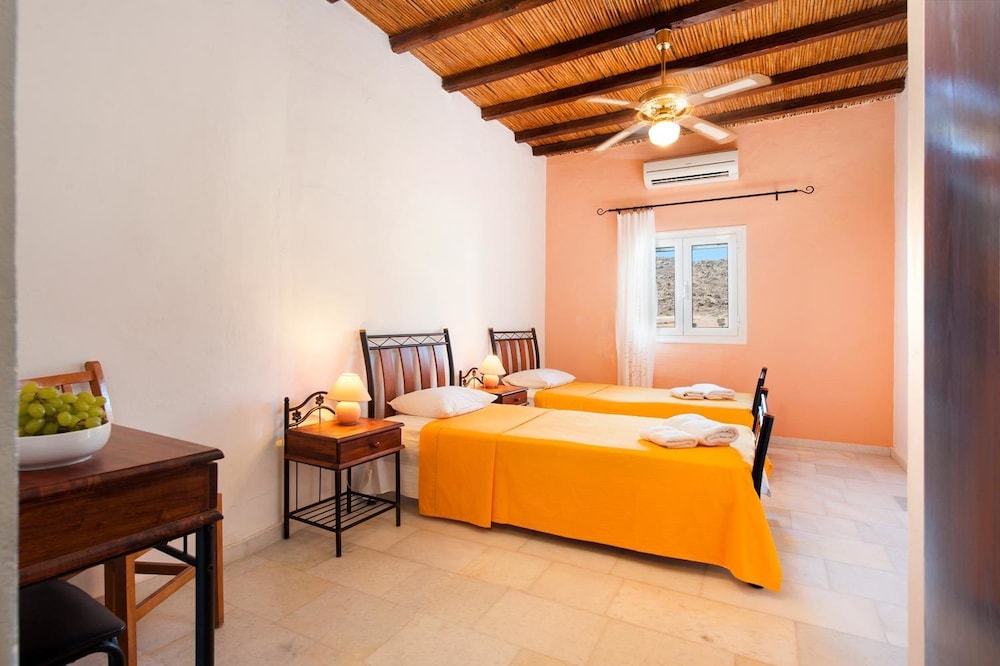 Dimitris Rooms 14/33