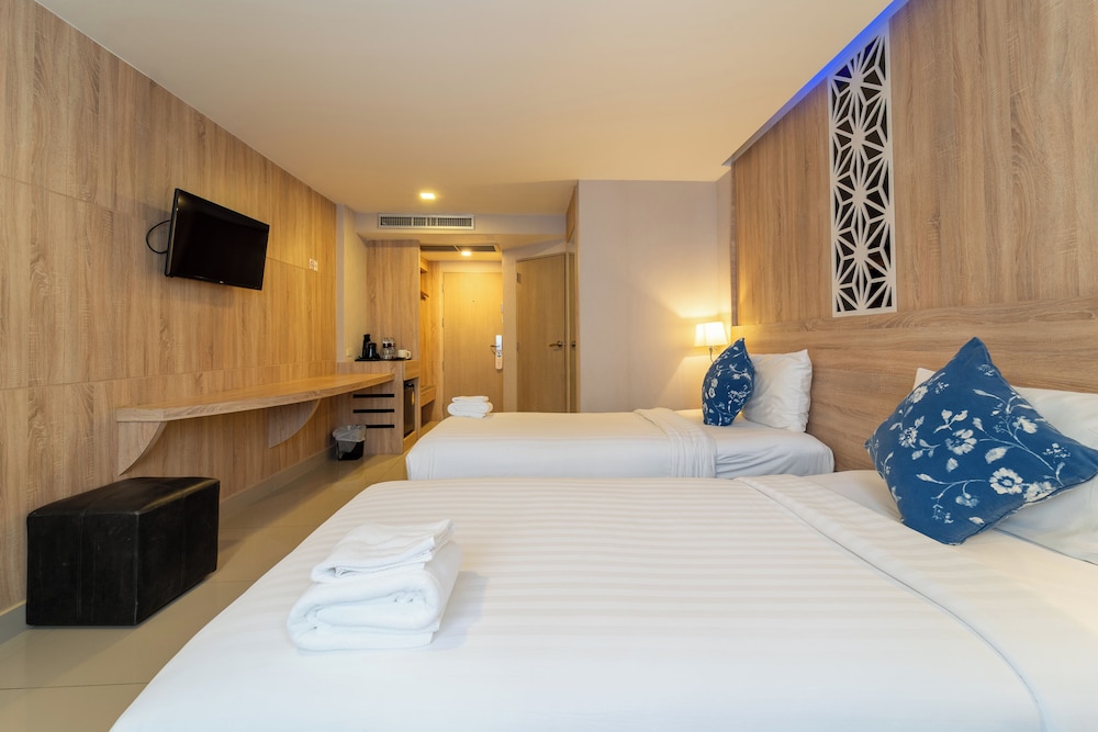 Rodina Beach Hotel 28/74