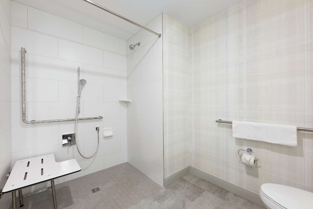Hampton Inn and Suites Charlottetown 9/41
