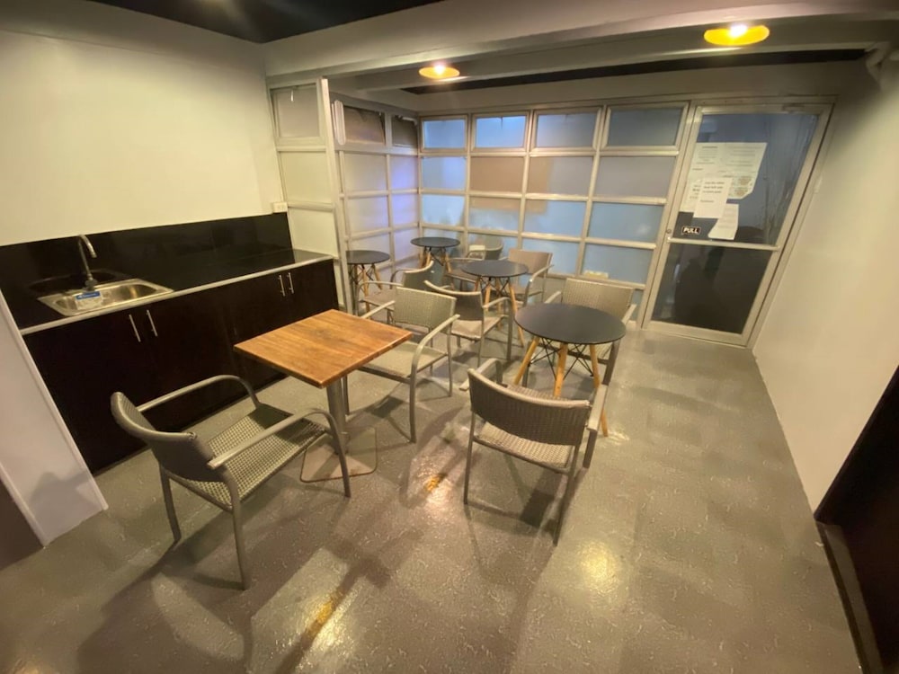 ARK Hostel City Center Manila 25/36