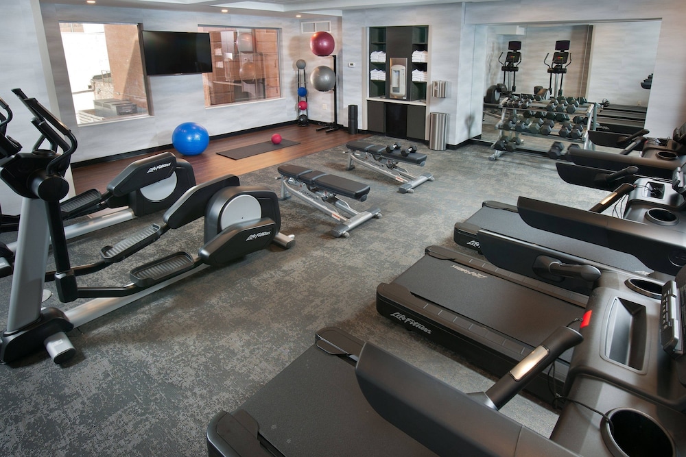 Fairfield Inn & Suites By Marriott Pittsburgh Downtown 11/24