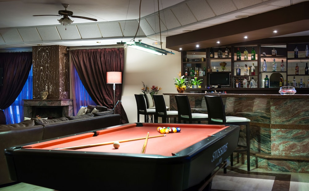 California Beach Hotel - Adults Only 9/48