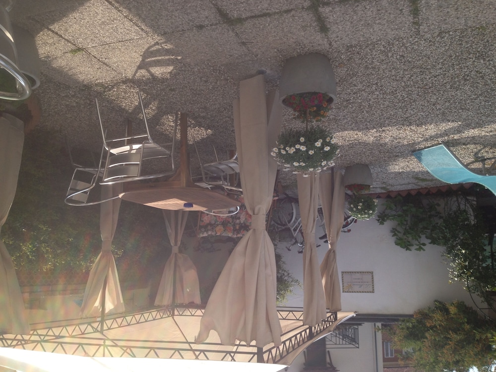 La Mimosa Bed And Breakfast 64/71