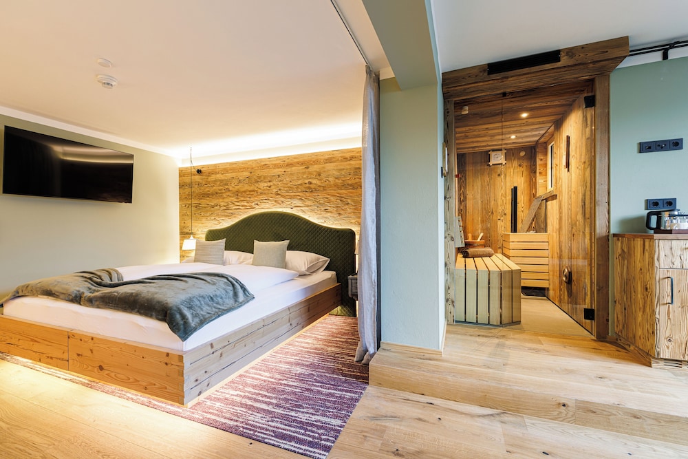 LUXURY, DOUBLE BED, GARDEN VIEW, SAUNA