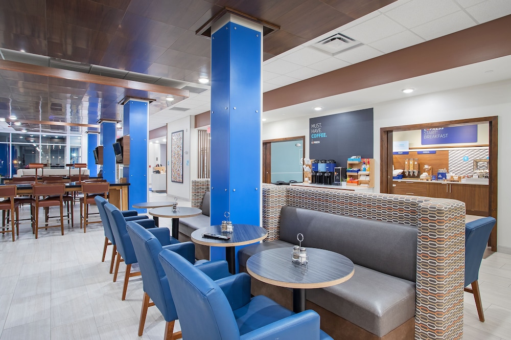Holiday Inn Express & Suites Lexington W - Versailles 56/70