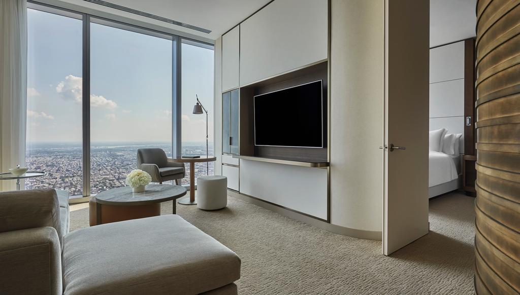 Landmark, Suite, King Bed, Corner