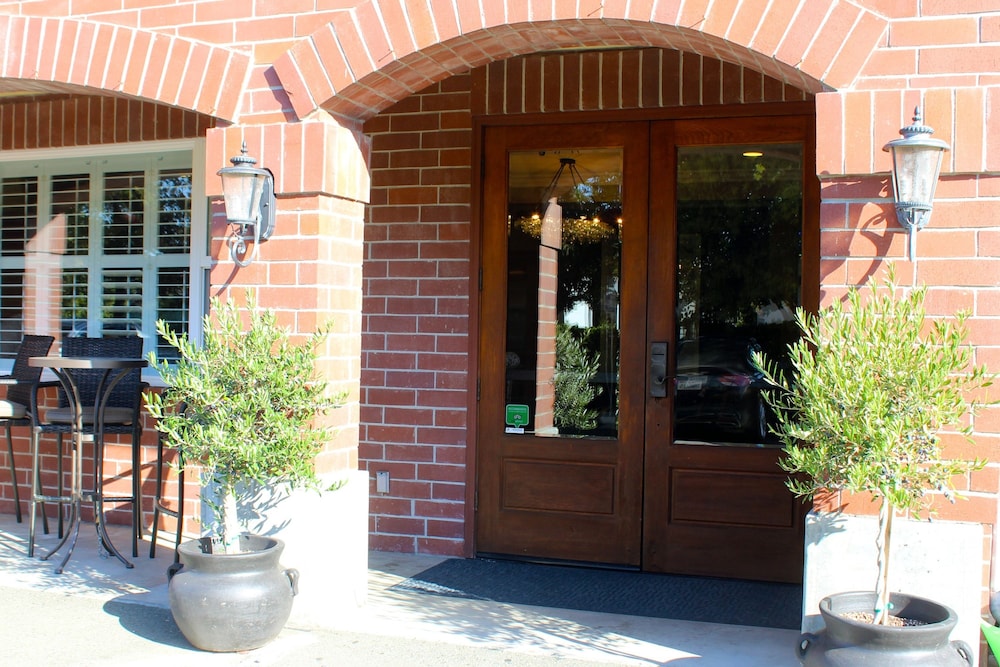 Bel Abri Napa Valley Inn 2/52