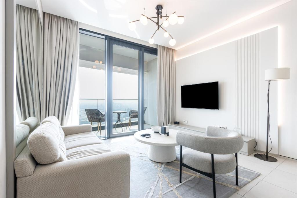 Premium 3B with Skyline View in Address Harbor Point 17/41