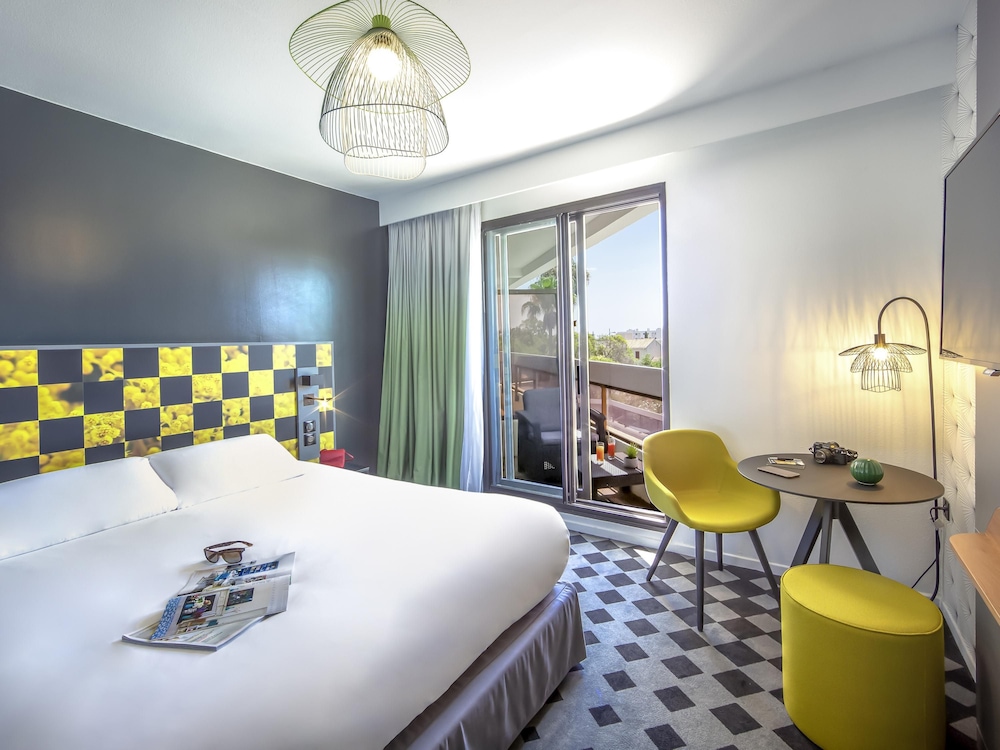 Mercure Hyeres Centre 22/73