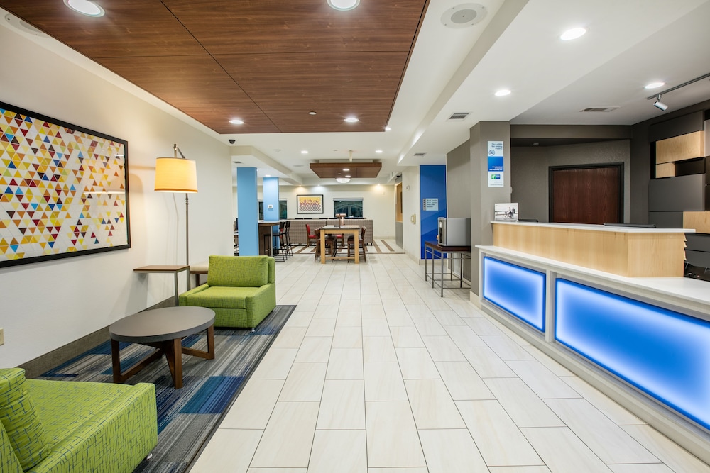 Holiday Inn Express Hotel And Suites Dallas Grand Prairie I 20 12/80