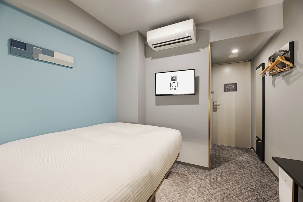 ROOM, SINGLE
