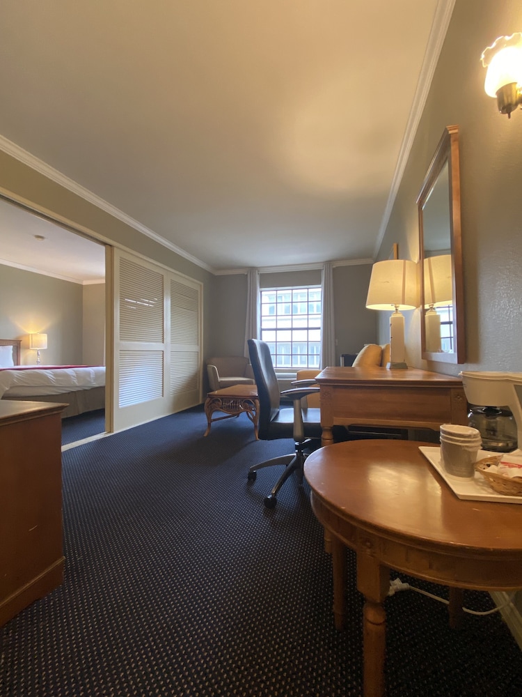 Ramada by Wyndham Los Angeles/Koreatown West 23/33