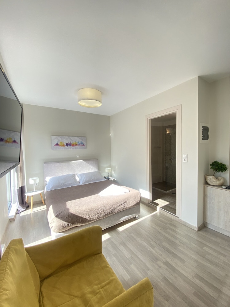 Tins Hotel City 23/50