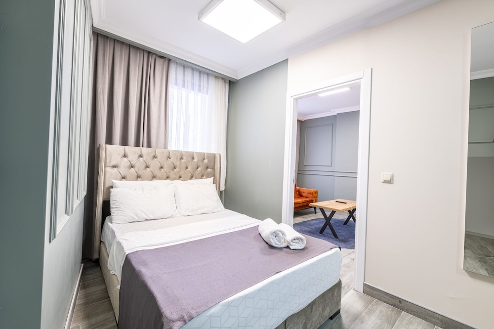 Royal Luxury Hotels & Suites 8/44
