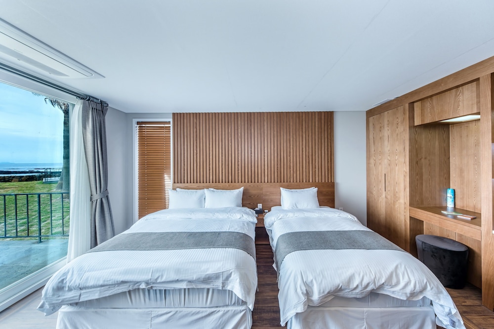 1 BEDROOM, STANDARD, BEACH FRONT, TERRACE