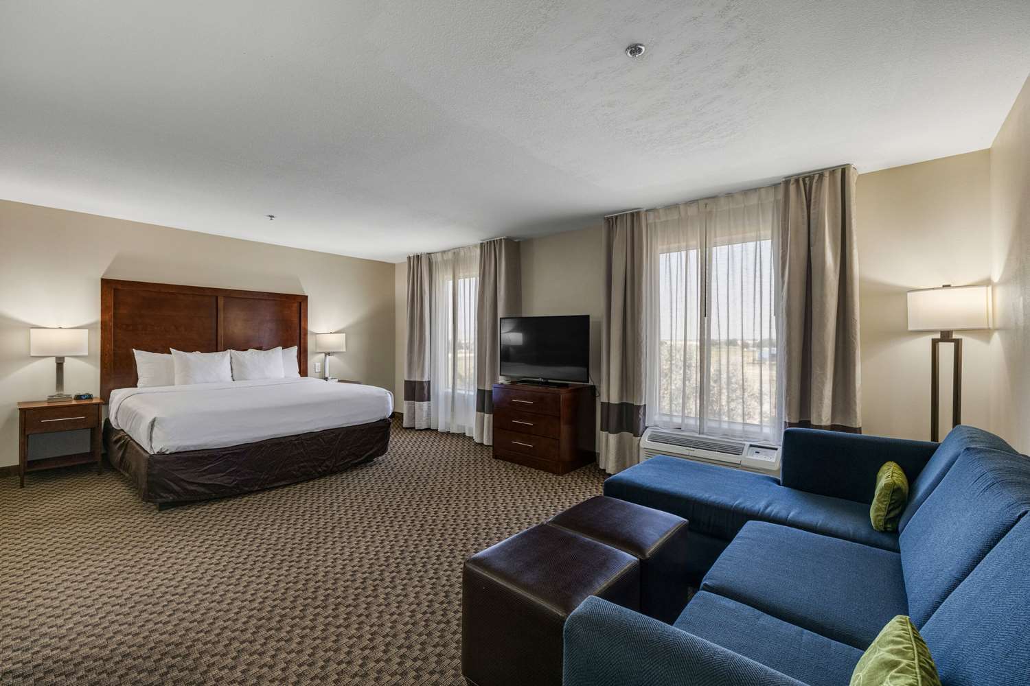 Suite, King Bed, Accessible