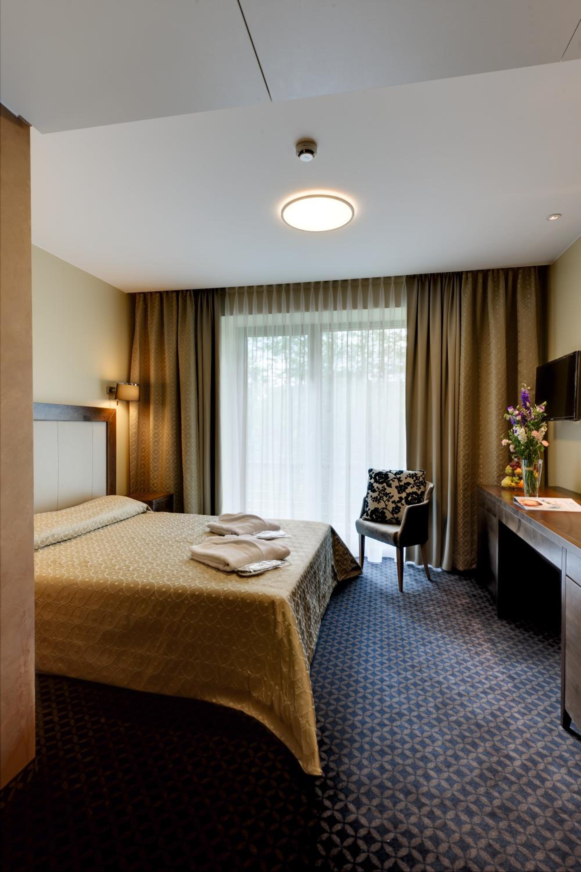 Mini, Double Bed