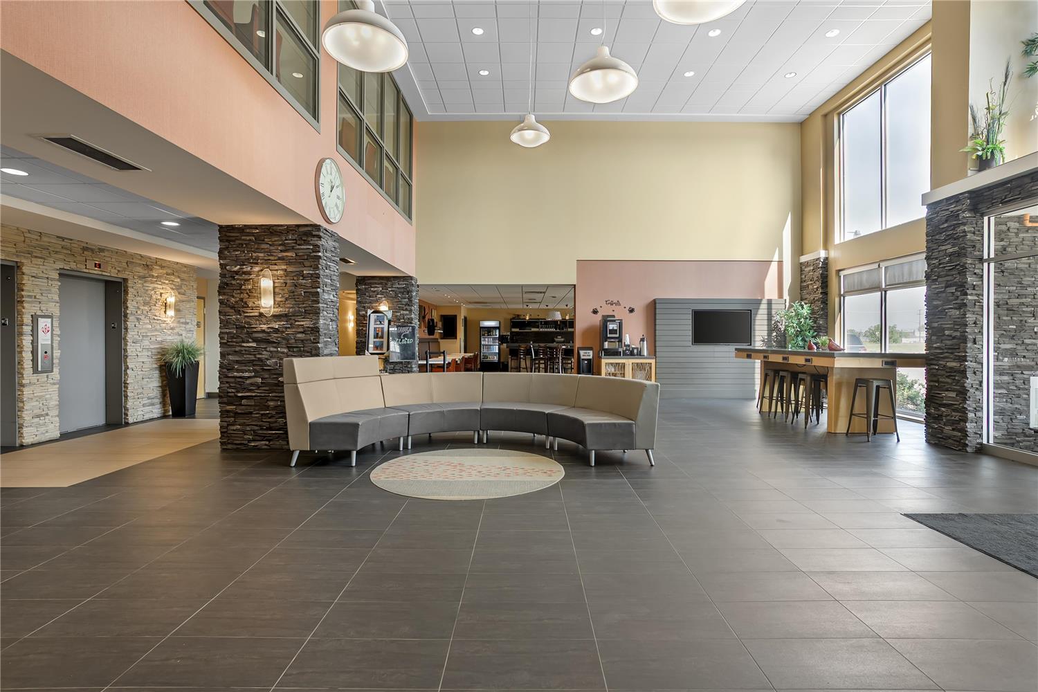 Best Western Plus Airport Inn and Suites 5/46