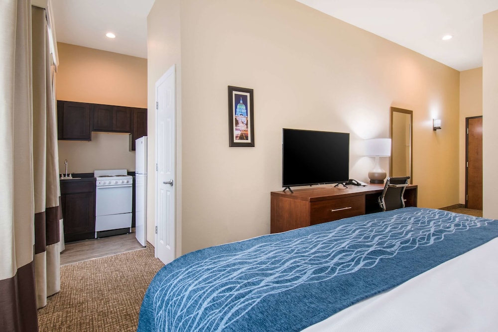 EFFICIENCY, KING BED, ACCESSIBLE