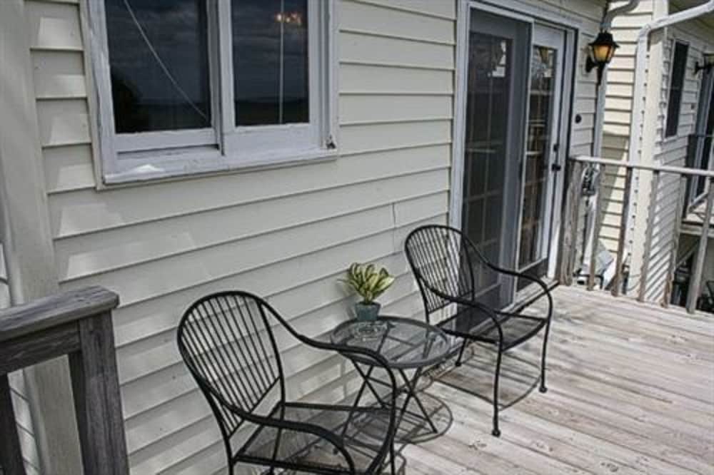 at the Waters Edge Bed &amp; Breakfast 6/61