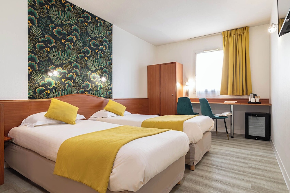 Standard, Twin Beds