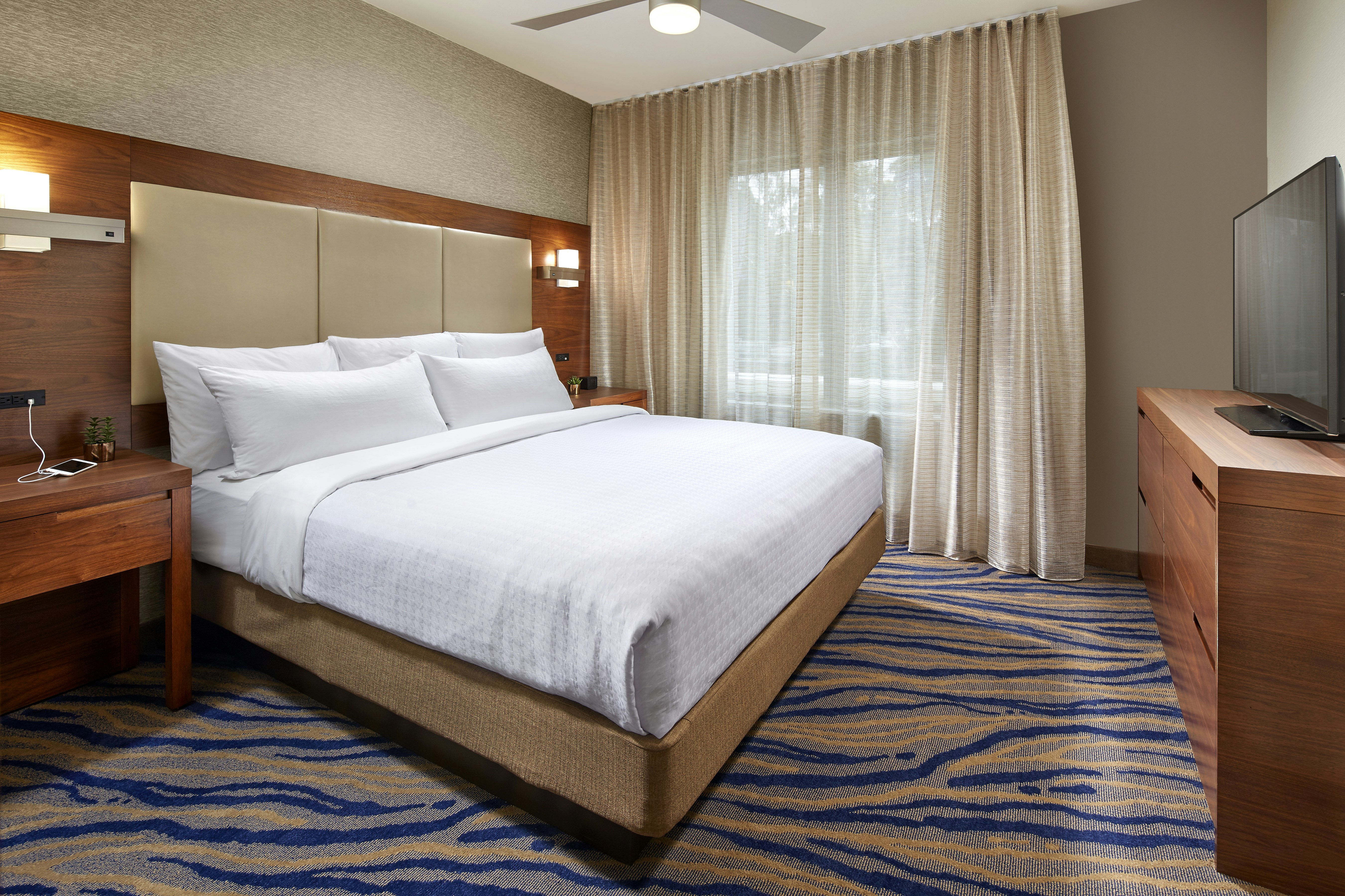 1 BEDROOM, SUITE, KING BED