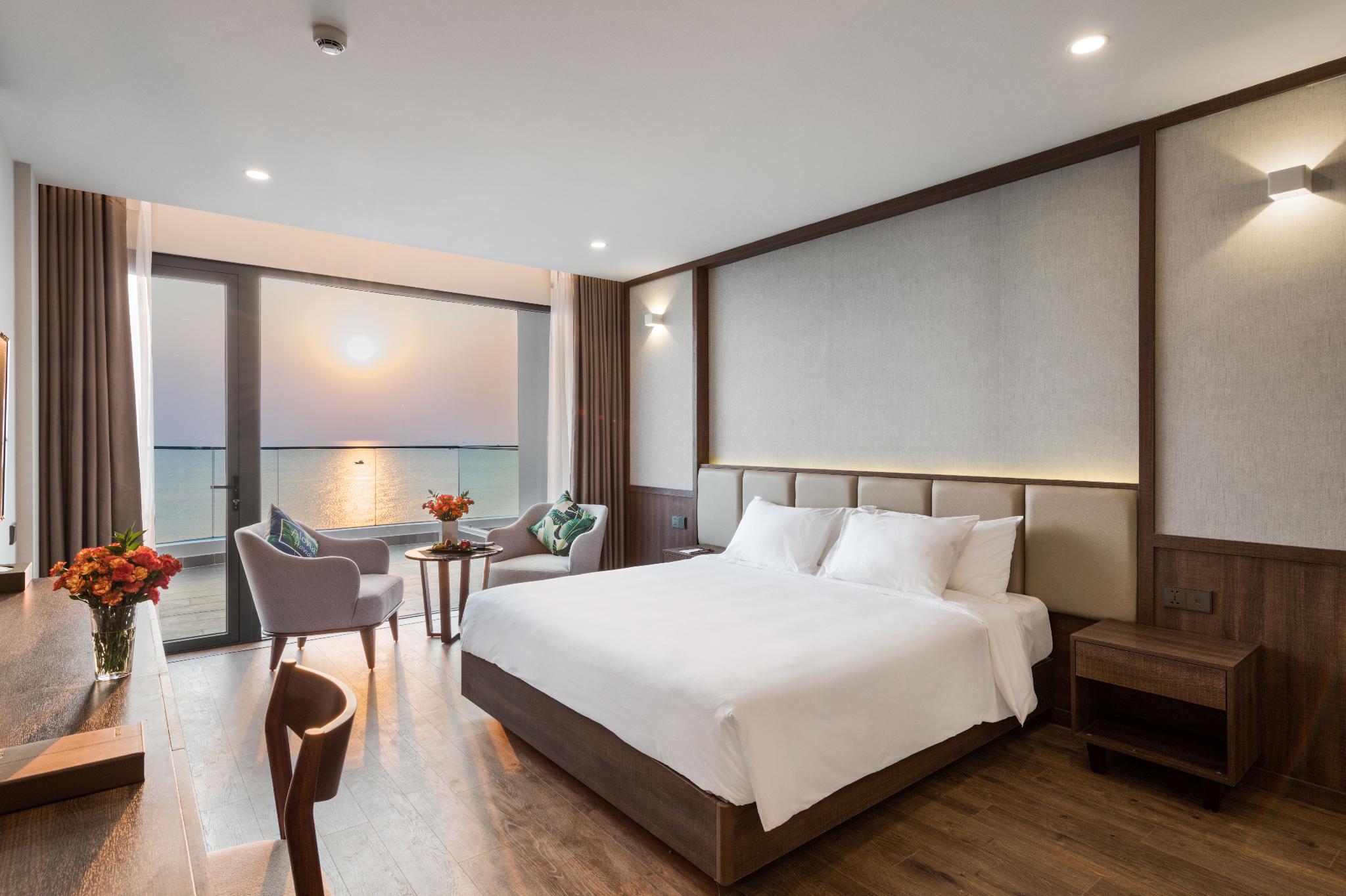 Panorama, Deluxe, King Bed, Ocean View