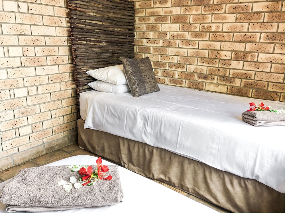 Ingwenya Lodge 15/50
