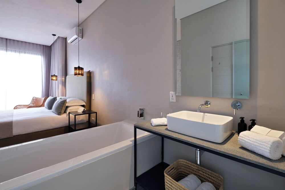 The Tree House Boutique Hotel 46/50