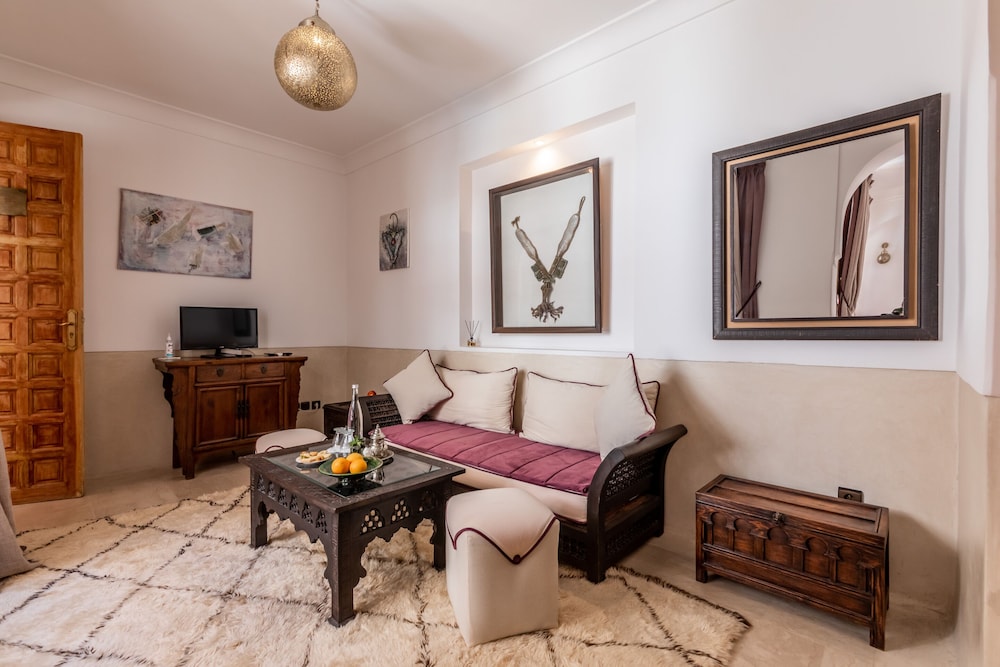 Riad Tahili 32/50