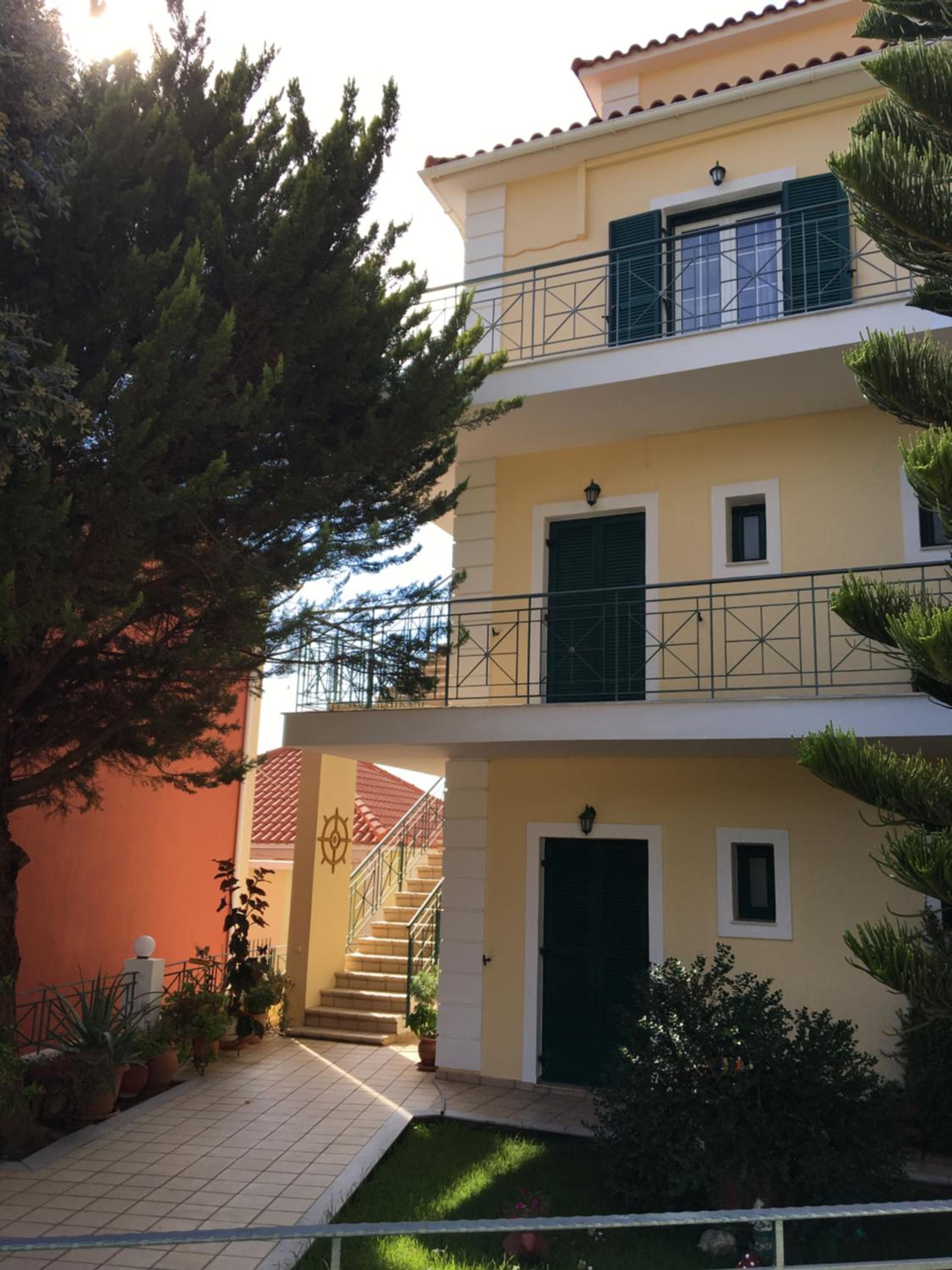 Naftilos Studios 9/54