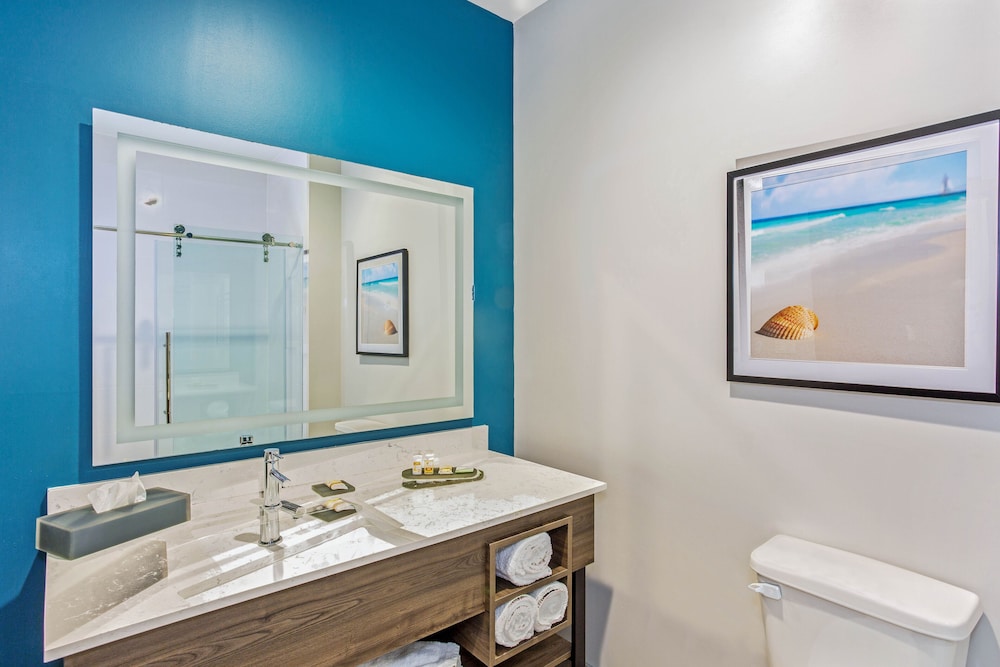 La Quinta Inn And Suites By Wyndham Miramar Beach 13/54