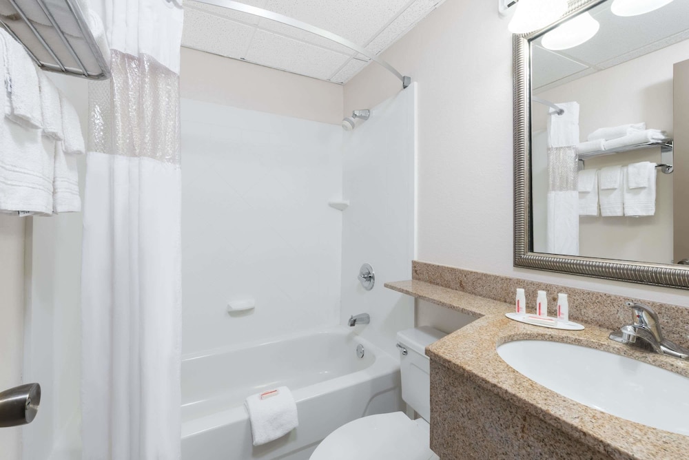 Days Inn by Wyndham Bismarck 13/32