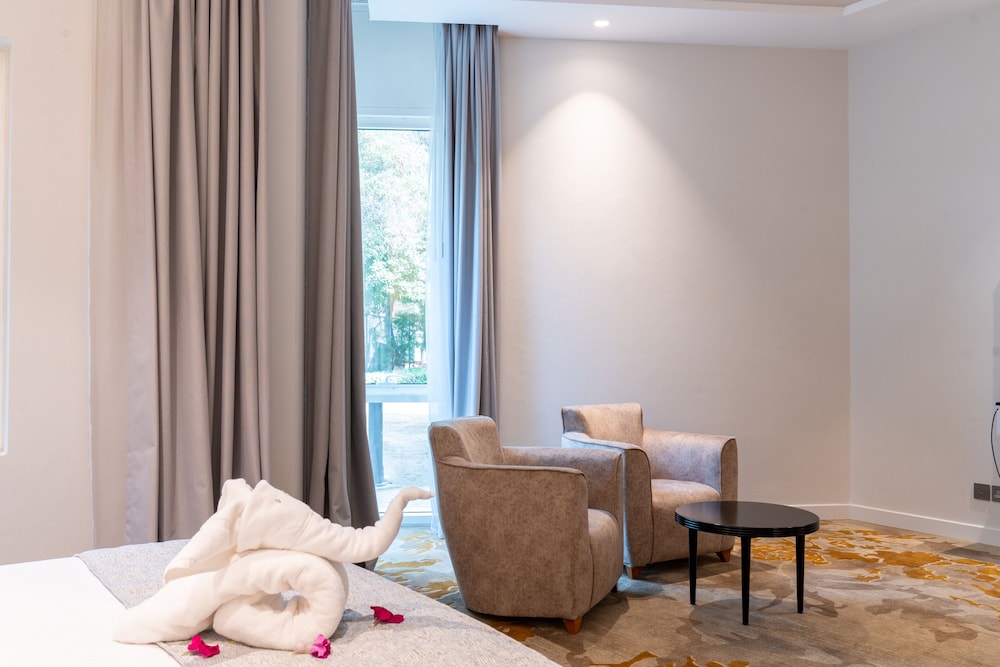 eStay Hotel by Jacobs 32/54