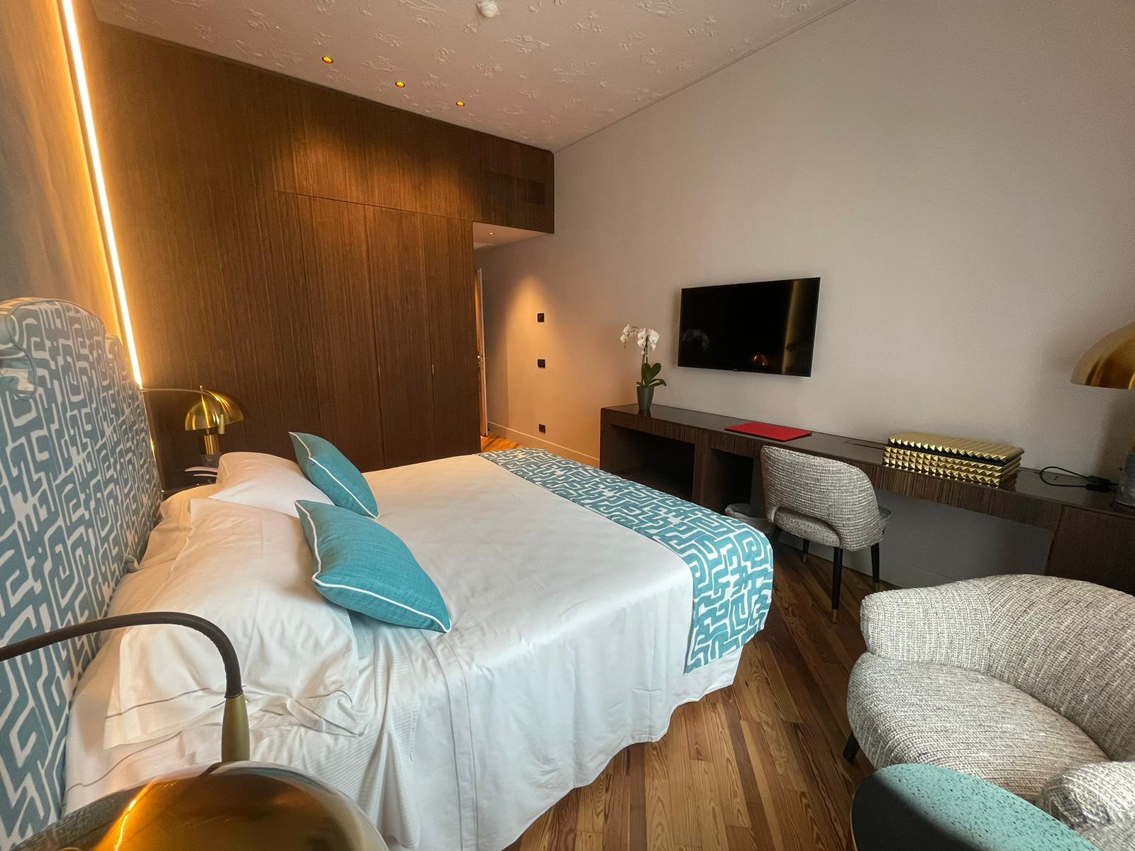 Superior, Double Bed, Lateral Side Sea View