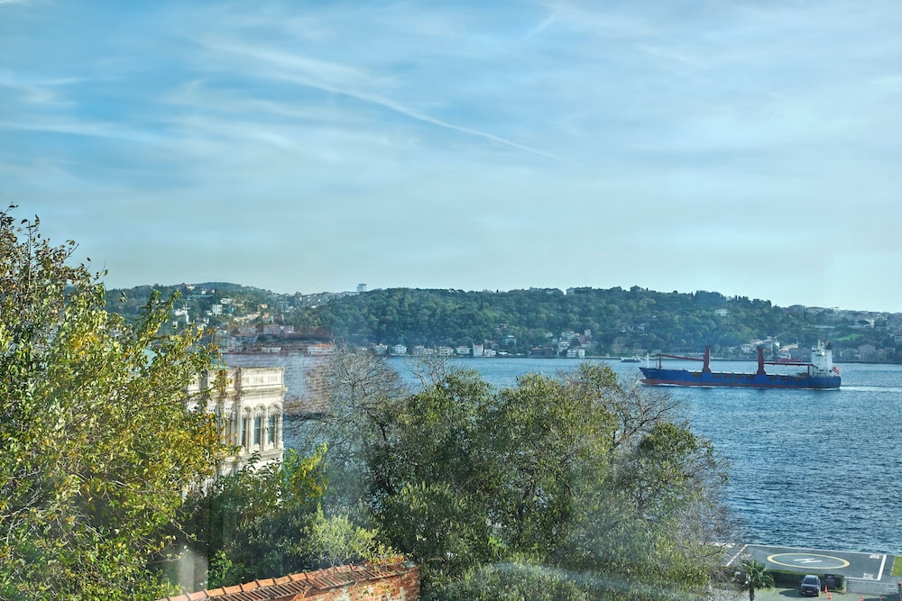Ciragan Hotel Bosphorus Istanbul 63/68