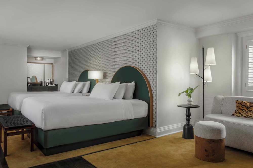 Deluxe, 2 Queen Beds, Pool Side