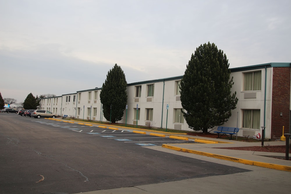 Motel6 Warwick, RI - Providence Airport - I-95 21/38