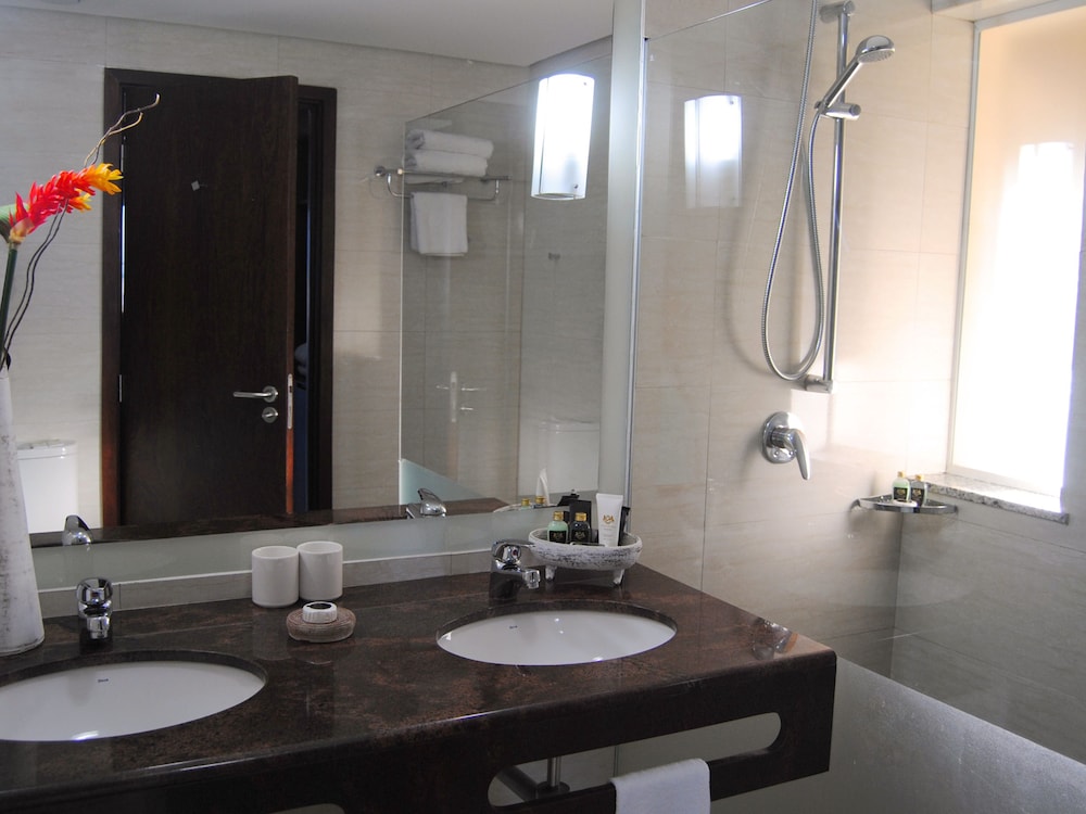 Dom Pedro Laguna Beach Resort & Golf by WAM Experience 36/80