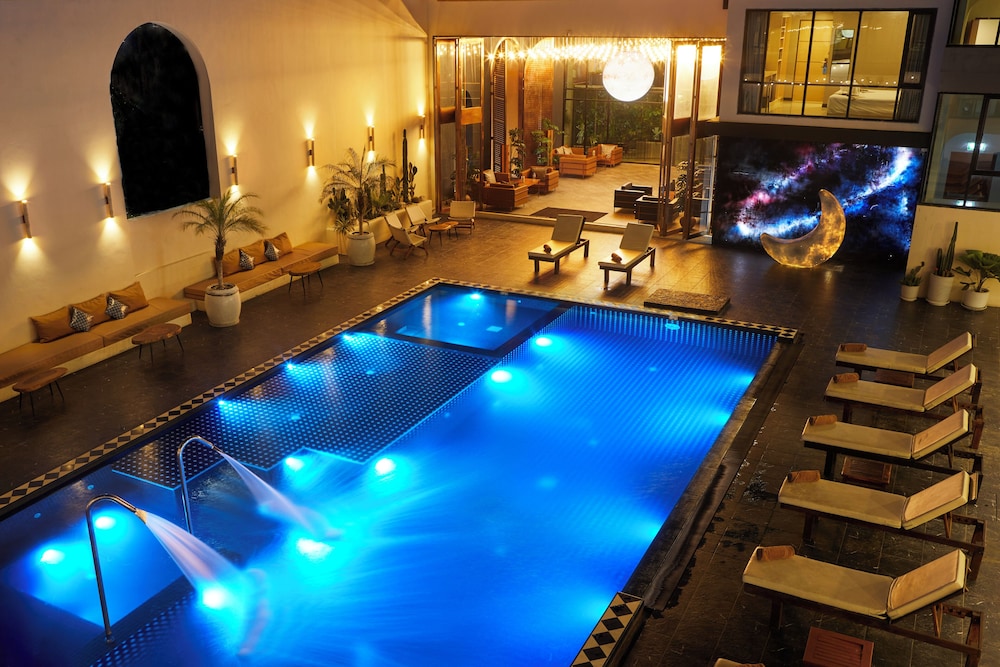 swimming pool spa