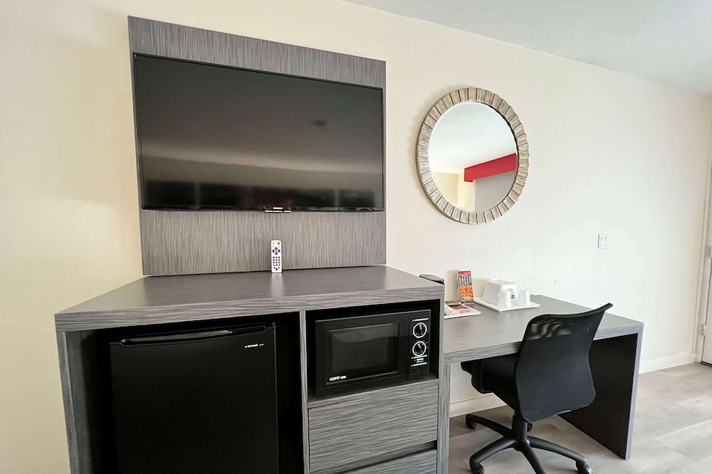 Ramada by Wyndham Anaheim Convention Center 29/40