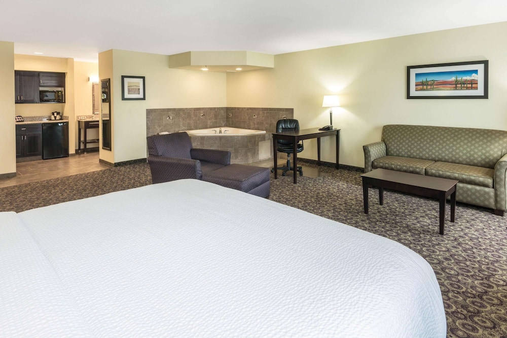 La Quinta Inn & Suites by Wyndham Las Vegas Airport South 15/46