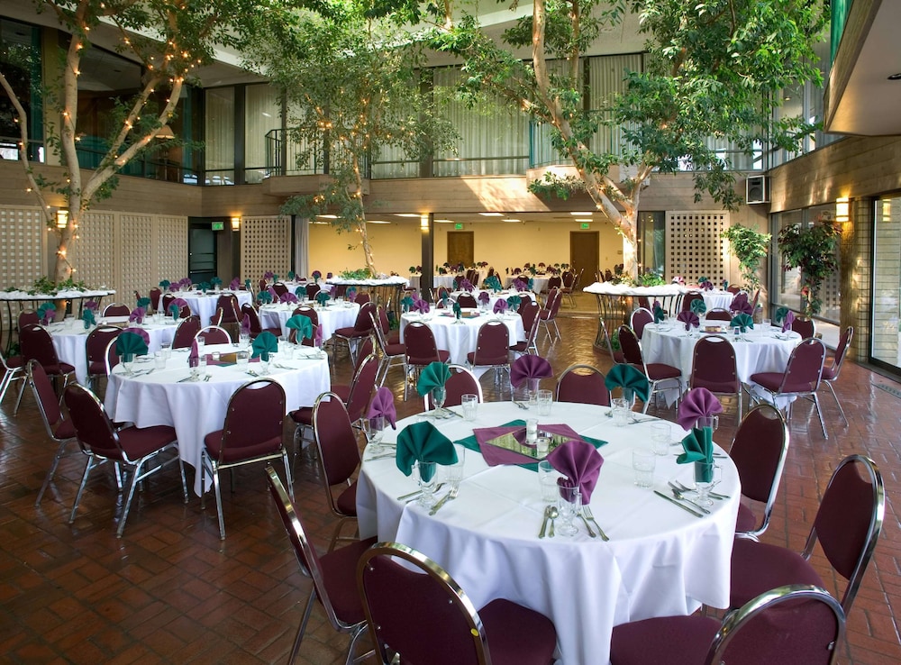 Red Lion Hotel Yakima Center 13/20