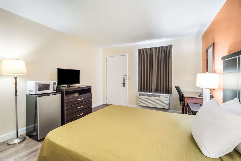 Econo Lodge Santee SC 14/28
