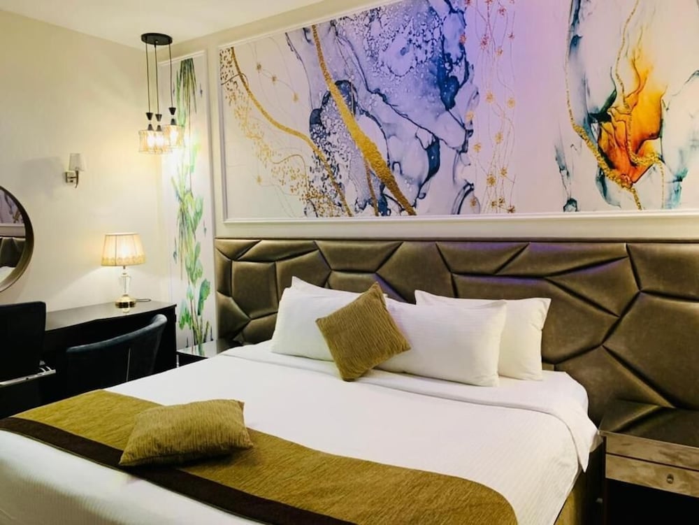 فندق ميرال كراون(Meral Crown Hotel) 9/62